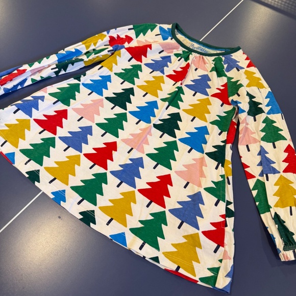 Size 7-8 Mini Boden Printed Tunic in Multi Christmas Trees - Picture 2 of 6